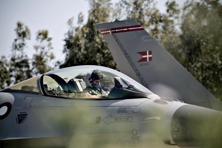 Base. De danske jagerfly har brugt den italienske Sigonella-base som udgangspunkt for missionen i Libyen. 