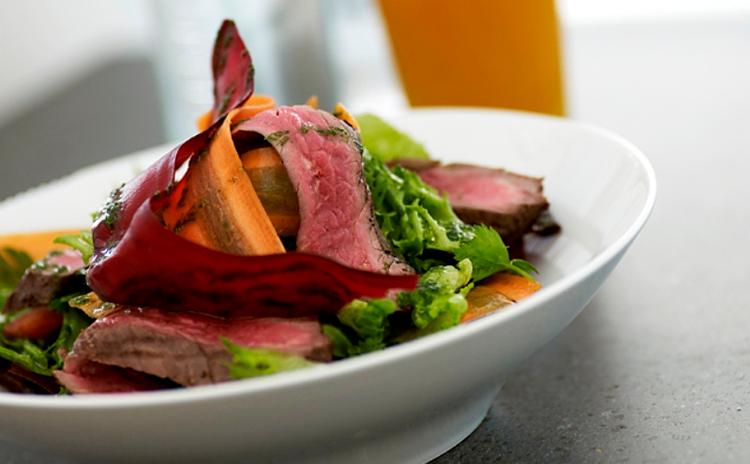 Mælkefrit. Hos Spisebaren i Illum har man udsigt over byens tage, men ikke til mødre, der ammer deres børn. De er nemlig forment adgang. 