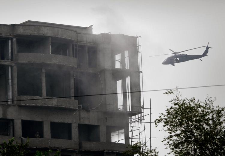 Ordkrig. Efter 20 timers kamp i Kabul, fortsatte uenigheden på nettet. 