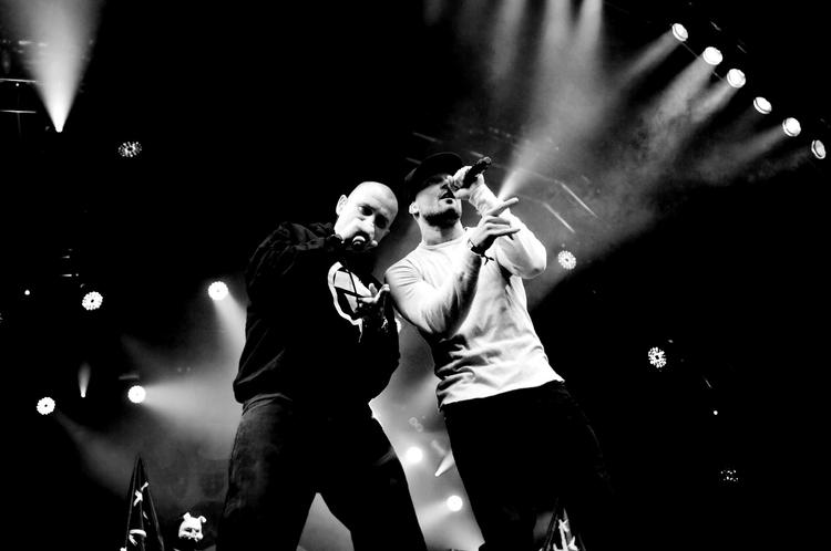 Magtdemonstration. Heller  ikke på 'Elektra' har Suspekt iført sig kyskhedsbæltet. Her ses de på festivalen i Skanderborg i august, hvor de gav de smagsprøver fra det nye album. 