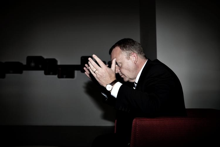 Derfor. Statsminister Lars Løkke Rasmussen understreger sit argument i en debat under valgkampen. 