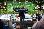 Optur. Leder af Enhedslisten, Johanne Schmidt-Nielsen, møder folk, der kæmper mod bureaukrati i Svendborg. 