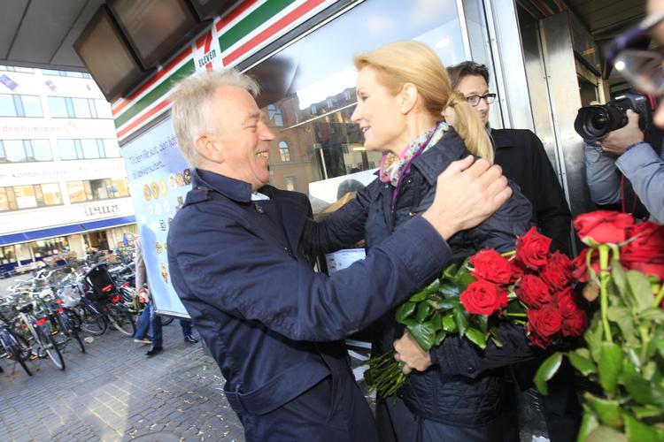 Slutspurt. Helle Thorning-Schmidt og Villy Søvndal på gaden på valgdagen for at kapre de sidste stemmer. 