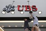 Tab. UBS er kun lige kommet ud af de røde tal, men nu ser det ud til, at bankens overskud dykker igen. 