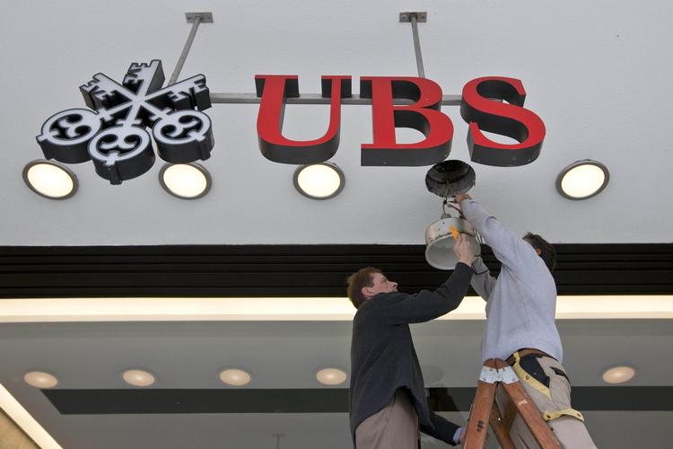 Tab. UBS er kun lige kommet ud af de røde tal, men nu ser det ud til, at bankens overskud dykker igen. 