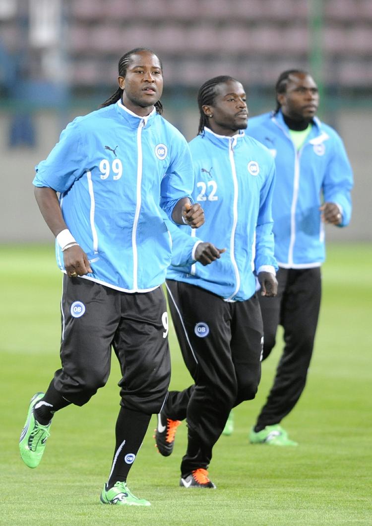 bredde. Med Djiby Fall (tv.) som ny i truppen, der i forvejen tæller Bernard Mendy og Peter Utaka, er OB ved at have god bredde i truppen. 