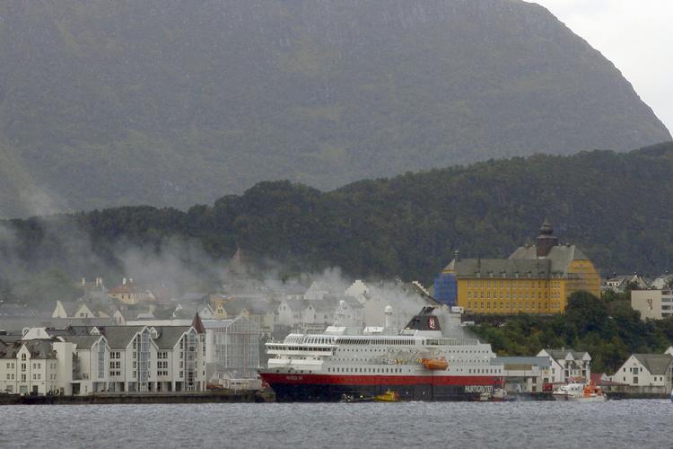 FÆRGEBRAND. Den norske færg MS Nordlys tager nu vand ind. 