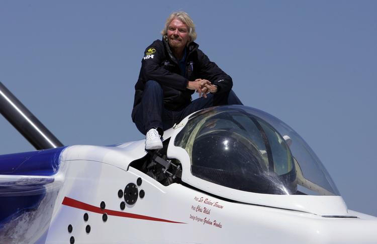 RUMMILLIONÆR. Richard Branson, der har grundlagt musik- og flyimperiet Virgin er klar til inden for et år at sende turister ud i rummet. 