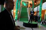 Nedtur. Helge Adam Møller ser til, mens de konservatives generalsekretær Martin Dahl taler ved partiets valgarrangement. 