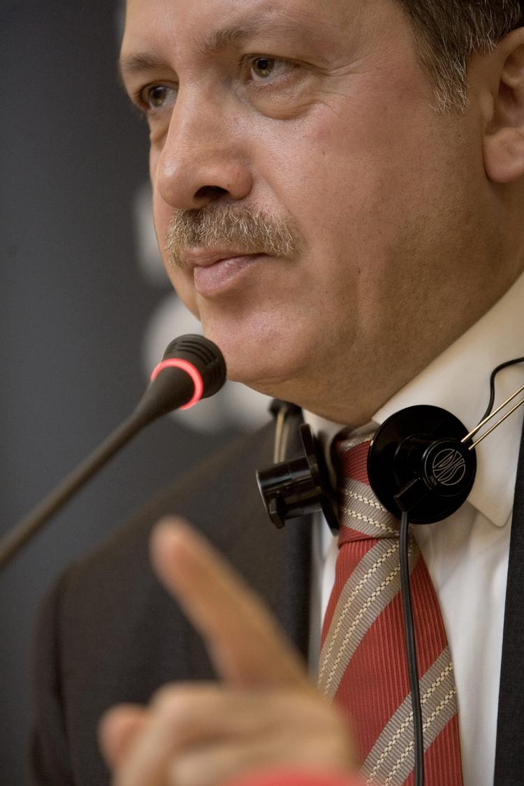 Populær. Tirsdag badede Recep Tayyip Erdogan i arabisk popularitet, da han ved et møde med Den Arabiske Ligas udenrigsministre gentog sin velbegrundede kritik af Israels besættelse af palæstinensiske områder. 