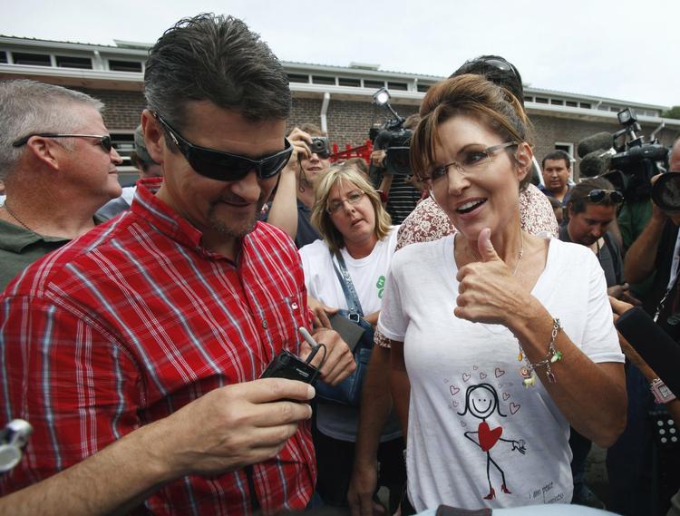 Bog. En ny bog om den tidligere Alaska-guvernør Sarah Palin tegner et portræt af en politiker med en broget fortid. 
