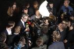 Minister. Søren Pind ankommer til valgfest med et solidt presseopbud i hælene. 