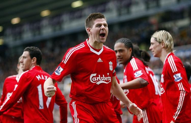 Klar. Liverpool-anføreren (i midten) har ikke spillet siden marts. 