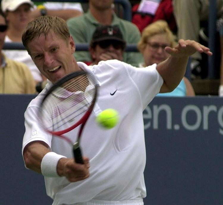 Karriereskift. Kafelnikov tjente som tennisspiller næsten 24 millioner dollar i præmiepenge. I dag spiller han om lidt mindre beløb. 