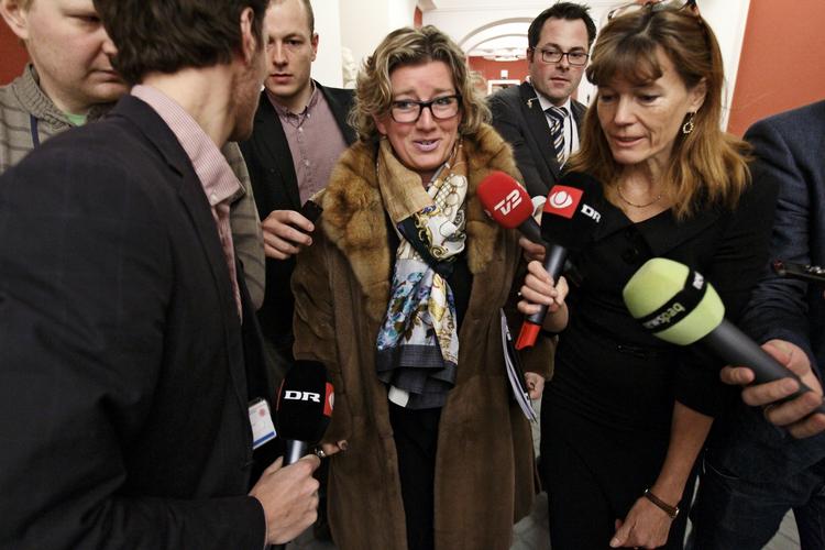 farezonen. Videnskabsminister Charlotte Sahl-Madsen slås med sine partifæller, politisk ordfører Carina Christensen og finansordfører Mike Legarth om en enkelt mandat i Sydjylland. 