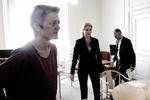 Armlægning. Hårde forhandlinger følger mellem Margrethe Vestager, Helle Thorning-Schmidt og Villy Søvndal. 