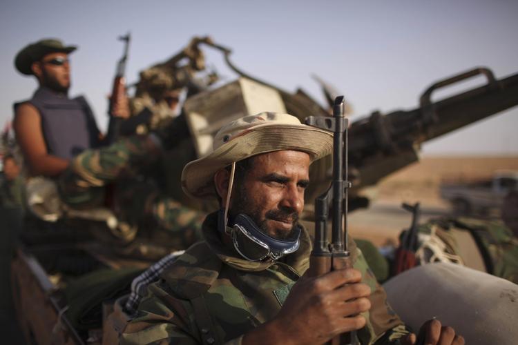 Angreb. Soldater fra det libyske overgangsråd venter på marchordre mod bani Walid. 