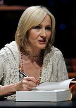 Aflytning. 'Moren' til Harry Potter, JK Rowling, er bare en ud af 46 briter, der alle mener, at avisen News of the World har tiltvunget sig adgang til deres privatliv gennem eksempelvis telefonhacking. 