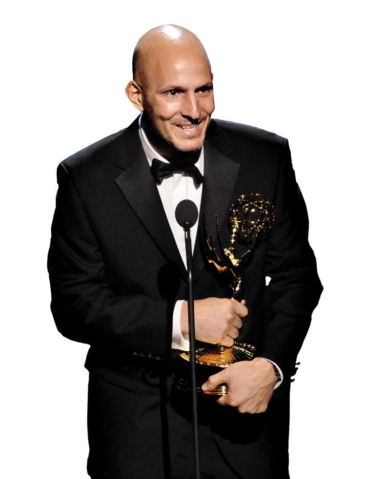Prisvinder. David Katznelson på scenen i Los Angeles med en Emmy for sin 'enestående fotoarbejde' på den populære britiske tv-serie 'Downtown Abbey'.