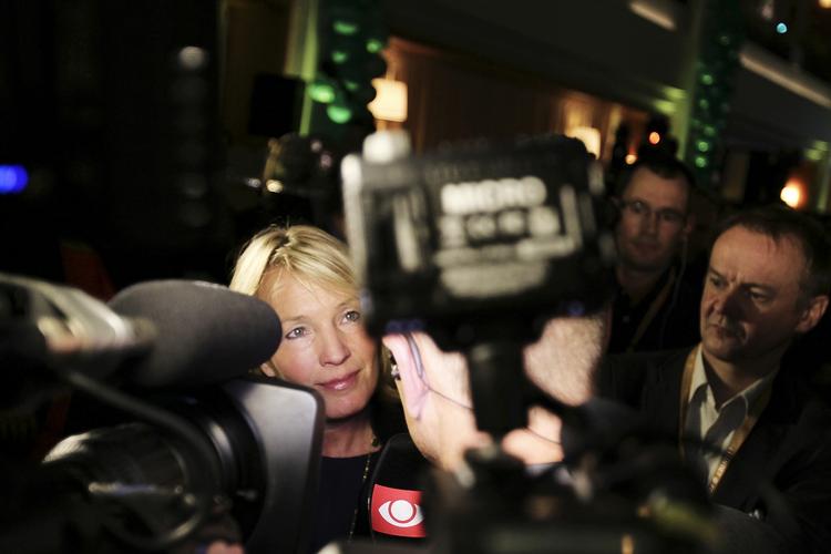 nederlag. Lene Espersen måtte på valgnatten svare på mange kritiske spørgsmål fra pressen. 