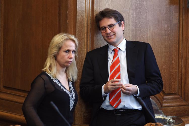 Splittet. Brian Mikkelsen og Helle Sjelle skal ikke længere sidde i Folketinget sammen efter det konservative katastrofevalg i går. 