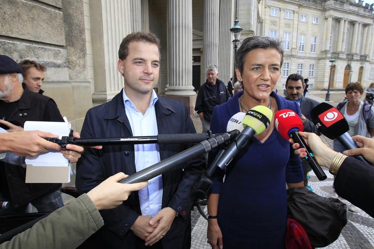 Pres. Margrethe Vestager og Morten Østergaard presses af baglandet i forhandlingerne med S og SF om bl.a.a dagpenge. 