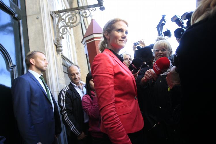 Forhandler. Landets kommende statsminister Helle Thorning-Schmidt vil i løbet af de næste par dage indkalde Venstre, DF og De Konservative til møde forud for det nye regeringsgrundlag. 