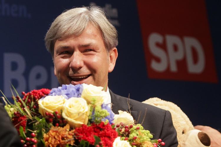 Genvalgt. Selv om socialdemokraterne (SPD) gik tilbage ved delstatsvalget i Berlin, kan SPD-borgmester Klaus Wowereit beholde sin post. 