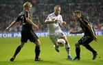 Comeback. FCKs Lars Jacobsen her mellem Patrick Kristensen og Anders Due. 
