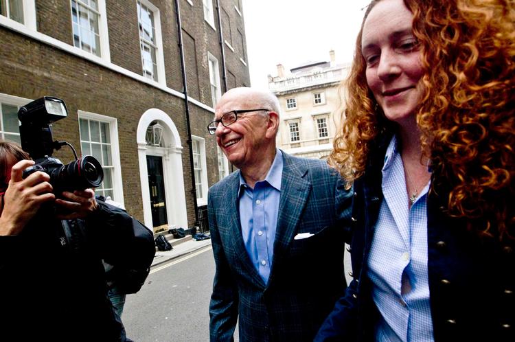 Goodbye. Rupert Murdochs News Corporation stod bag News of the World, som han måtte lukke. 