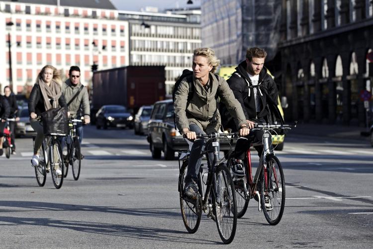 Udramatisk. Cyklister og bilister har taget de mange afspærringer i København med sindsro. 
