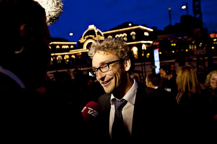 valgnatten. Liberal Alliances Ole Birk Olesen på valgnatten foran Axelborg med Tivoli i baggrunden. Senere på aftenen måtte han lade sig indlægge med et ildebefindende. 