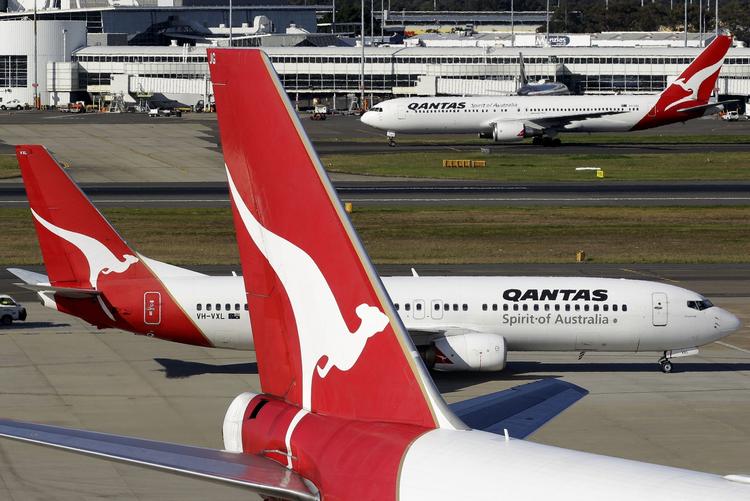 Rettighed eller bekvemmelighed? En mand på 213 cm. har stævnet Qantas, fordi han skal betale for ekstra benplads. 