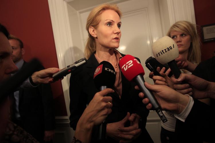 Regeringsgrundlag. Helle Thorning-Schmidt (S) inviterede i dag partier uden for hendes kommende regeringssamarbejde til at komme med deres forslag til en ny regerings politik. 