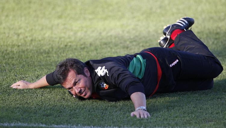 FYRET. Lothar Matthäus skal endnu engang ud og lede efter et nyt arbejde. 