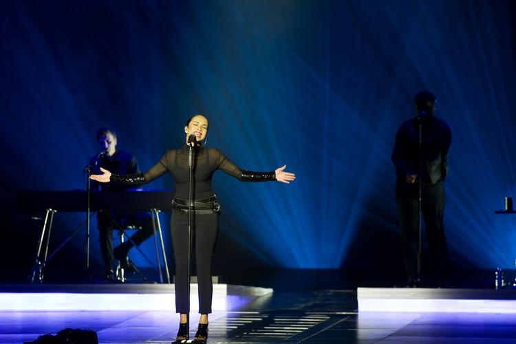 Aflyst. Hviletidsregler for lastbilchauffører gør, at Sade og hendes entourage ikke kan nå frem til Herning 20. november. 