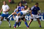 sur. Eliota Sapolu Fuimaono (i midten) har her godt fat i en spiller fra Namibia, som blev besejret 49-12, inden han var med til at tabe 17-10 til Wales. 