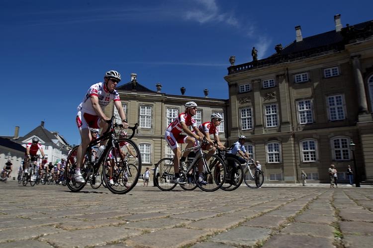 CYKEL-VM. Lokale cykelentusiaster prøvekører enkeltstartsruten forud for verdensmesterskaberne. 