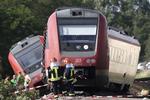 Afsporet. Et tysk regionaltog er stødt sammen med en varevogn mellem Leipzig og Chemnitz. 