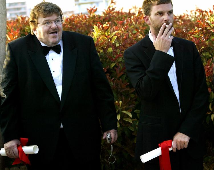 Cannes. Michael Moore på Croisetten i 2004, hvor han vandt De Gyldne Palmer. Her sammen med instruktøren Paul Thomas Anderson. 