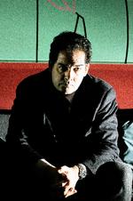 I FORM. Philip Kerr skriver billedrigt og veloplagt. Og så kan han levere et stringent plot, der samtidig giver plads til fordybelse. 