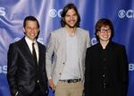 Premiere. Jon Cryer, Ashton Kutcher og Angus T. Jones poserer op til den nye sæson af sitcom'en 'Two and a Half Men'. 