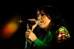 björk. Den islandske sangers bebudede iPad-album bliver forsinket, fordi hun vil tilføre numrene »blod og muskler«.  Her ses hun på Roskilde Festival 2007. 