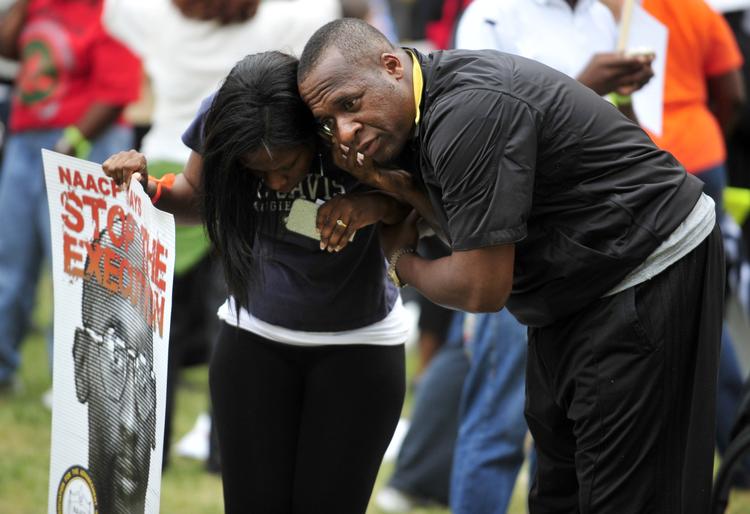 Forgæves. Mange mennesker var mødt op foran fængslet i Georgia, hvor Troy Davis blev henrettet med en sprøjte med gift. 