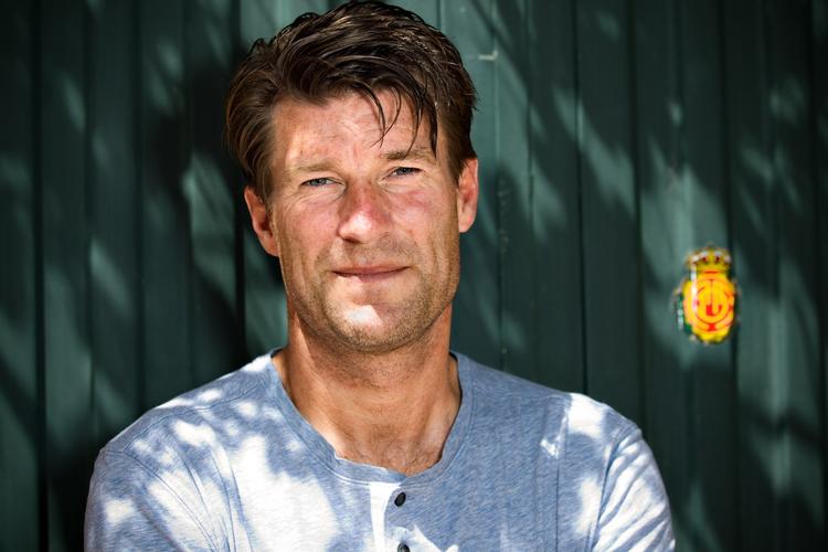 fremtiden. I denne sæson er Michael Laudrup træner på Mallorca, og selv om han ikke vender hjem som dansk landstræner efter Morten Olsen, så sker det en gang, forudser Frank Arnesen. 