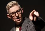 Sex-vært. Emil Thorup gør det godt som vært i DR Mamas tv-brevkasse 'Sexministeriet', mener unge seere. 