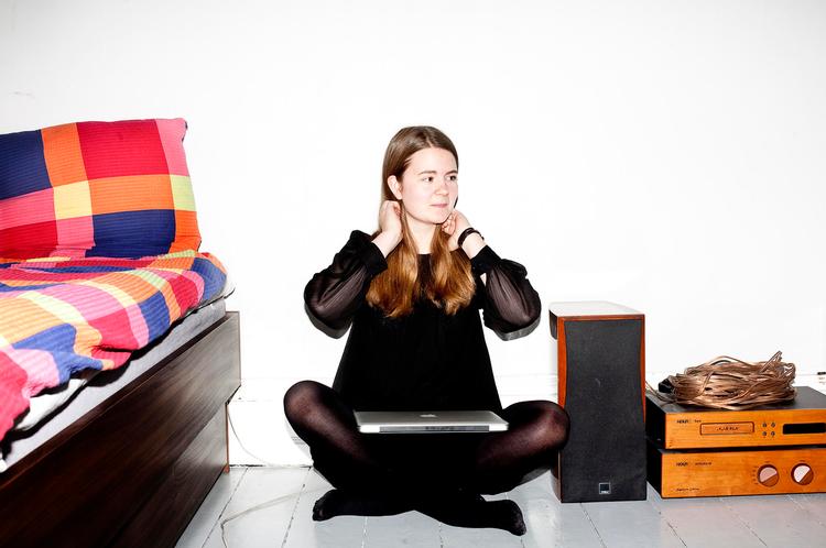 Frivillig. Eva Laksø er musikblogger på regnsky.dk: »Vi kan nu søge legater hos Koda for at få råd til at betale afgifterne for så at betale penge tilbage til netop dem. Det er et vanvittigt bureaukrati«.