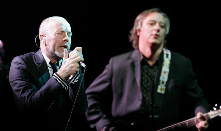 I'm outta here. R.E.M. (her Michael Stipe og Peter Buck) indstiller karrieren. 