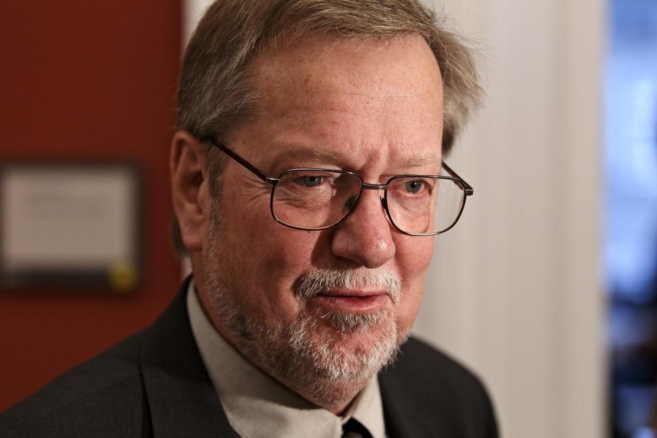 Per Stig Møller (K) har været kulturminister siden februar 2010 og overtog også kirkeministerposten i marts 2011. Han har tidligere været miljøminister fra 1990-1993 og  udenrigsminister fra 2001-2010. Per Stig Møller har siddet i Folketinget for de konservative siden 1984 og var i en kort periode formand for partiet fra 1997-1998. 