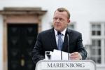 Lars Løkke Rasmussen (V) har været Danmarks statsminister siden han overtog posten fra Anders Fogh Rasmussen (V) 5. april 2009. Lars Løkke Rasmussen var indenrigs- og sundhedsminister fra 2001-2007 og finansminister fra 2007-2009. Han har siddet i Folketinget for Venstre siden 1994. 